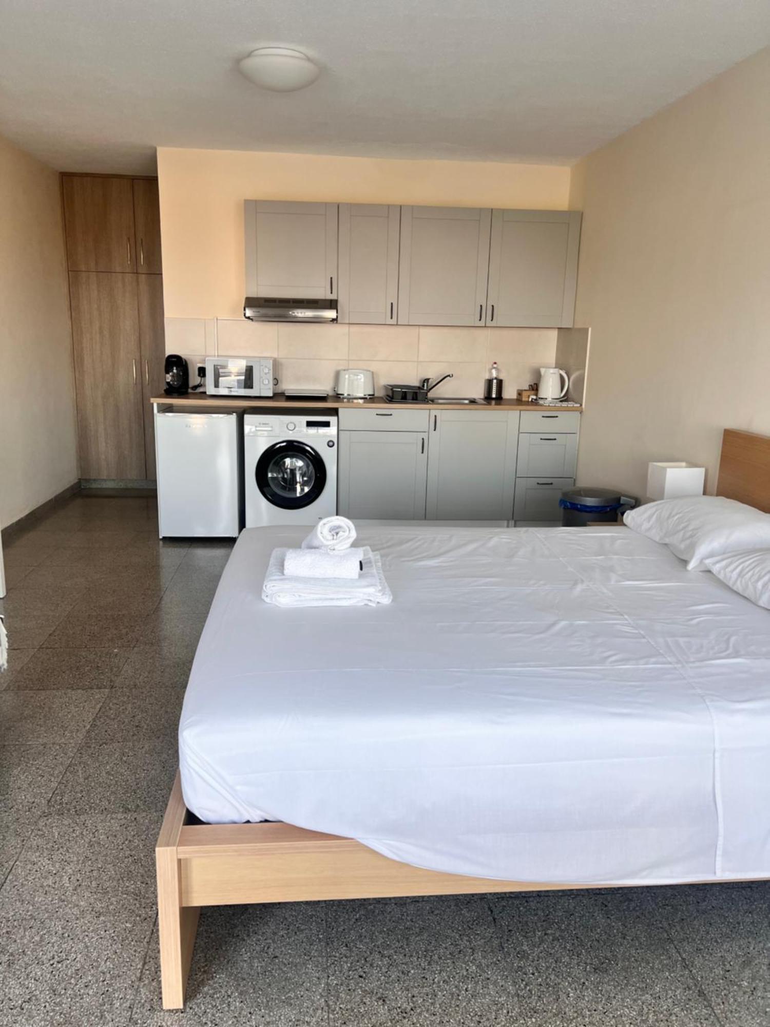 Pissouri Image Apartment Bagian luar foto